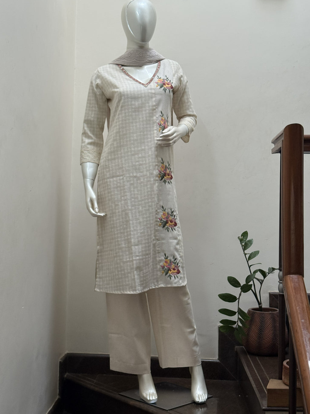 Ivory Floral Hand-work Linen Kurta Set for Women with Pants