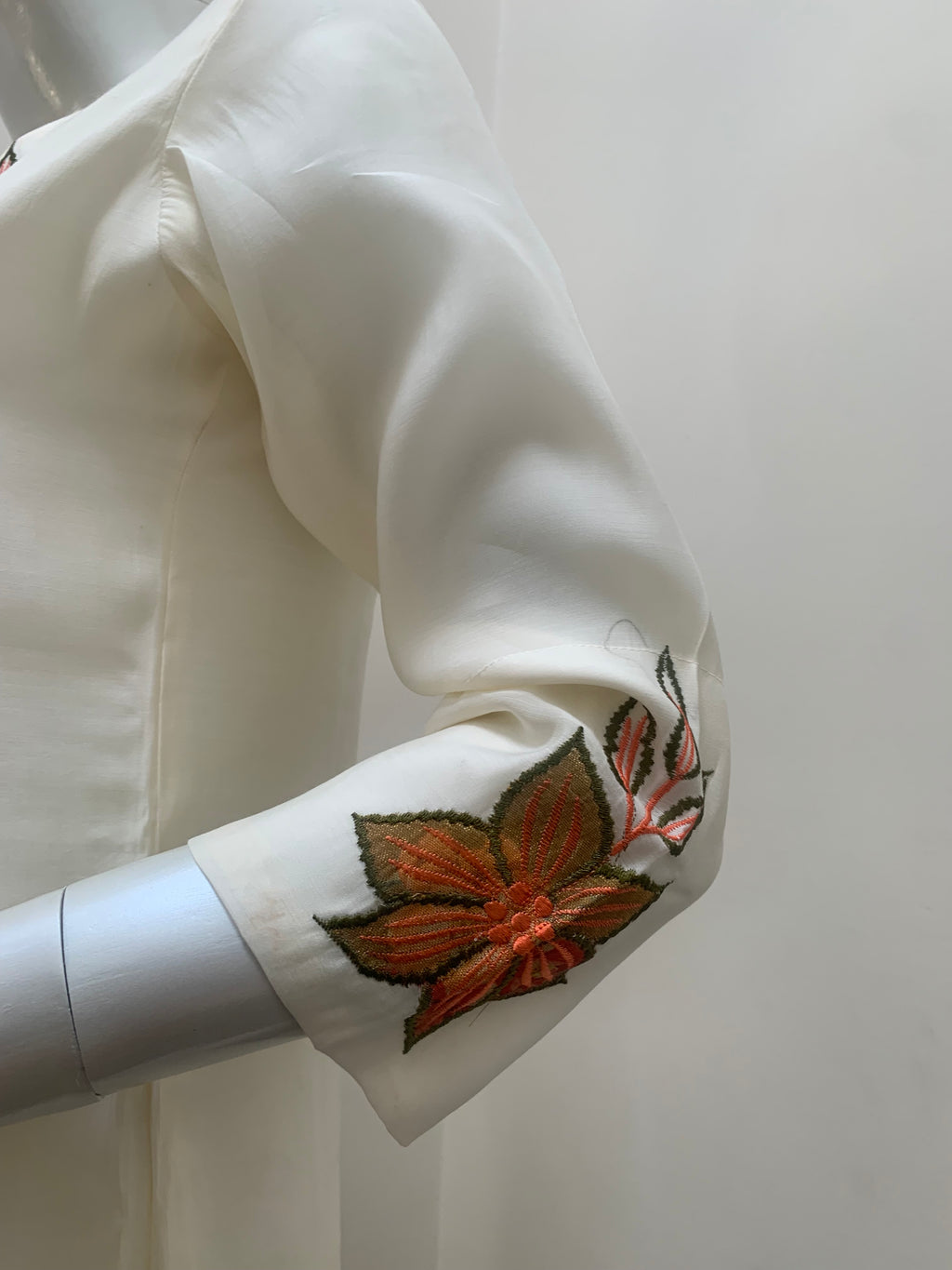 Elegant Mul Chanderi Suit with Embroidery & Appliqué Detailing