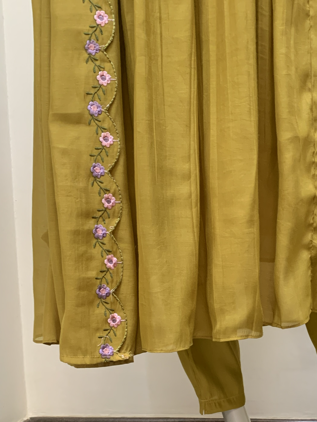Olive Mul Chanderi Kurta Set with Handwork Yoke & Scalloped Dupatta