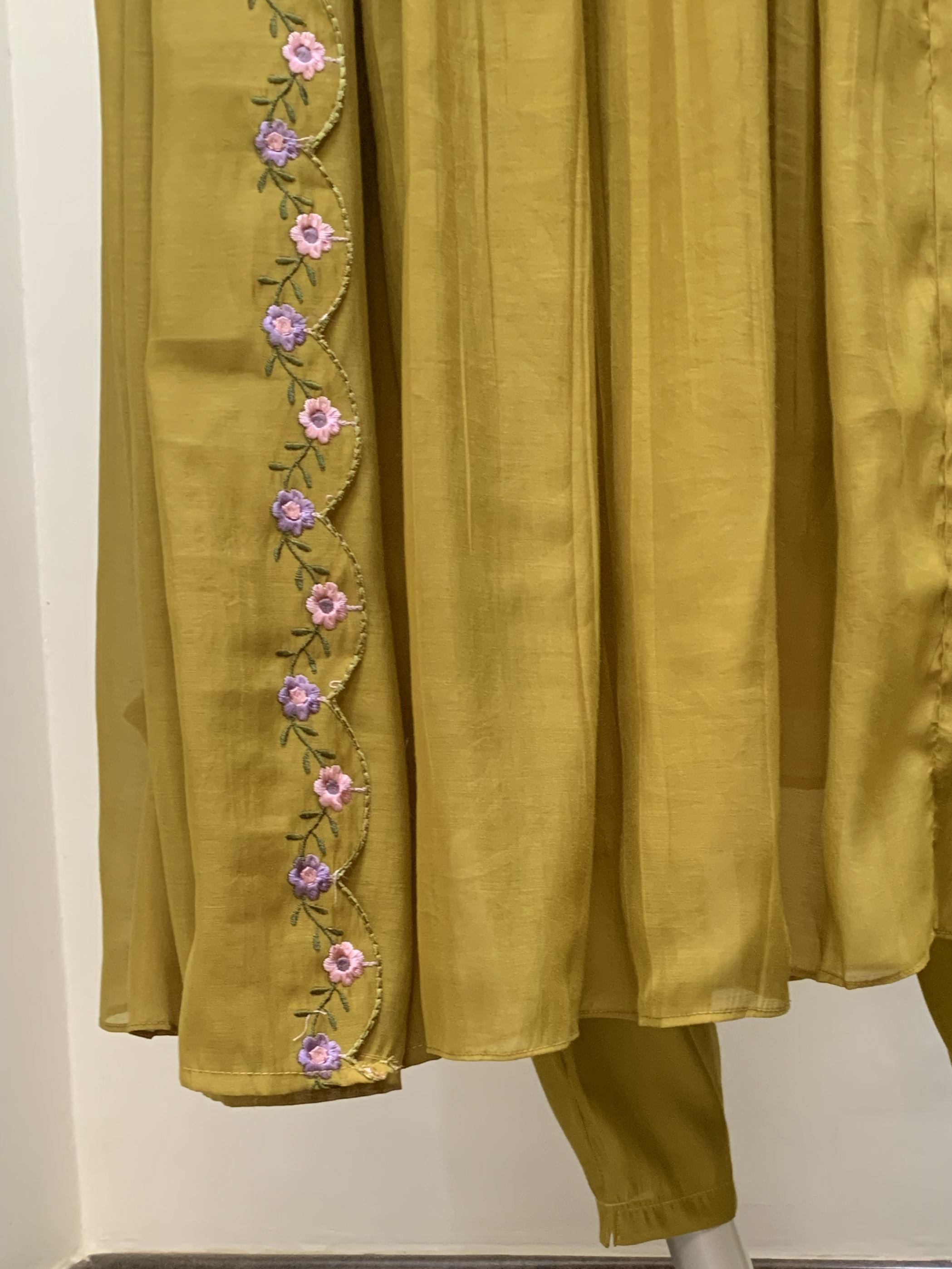 Olive Mul Chanderi Kurta Set with Handwork Yoke & Scalloped Dupatta