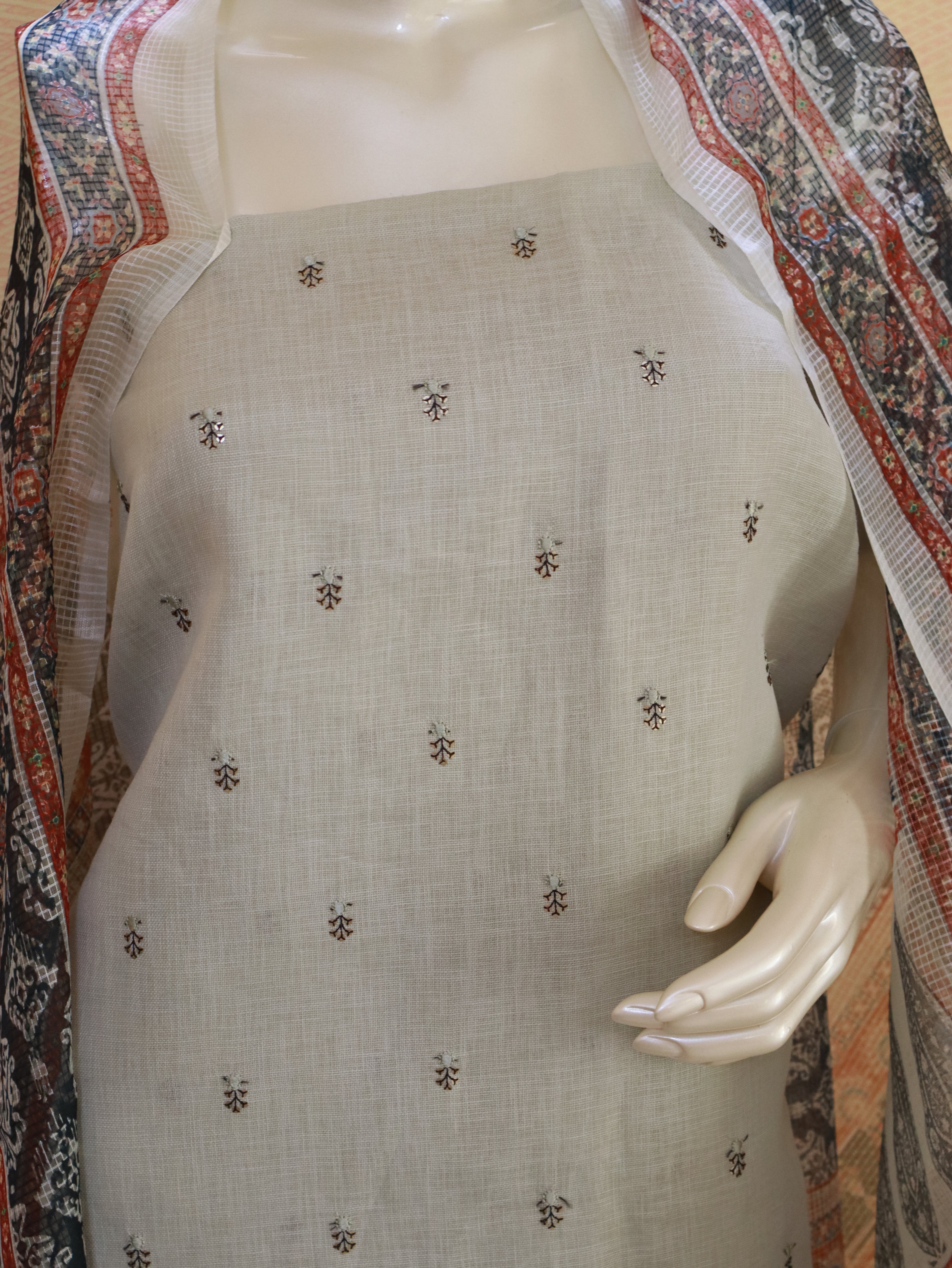 Linen willow Green Kurta Set with Delicate embroidered butters